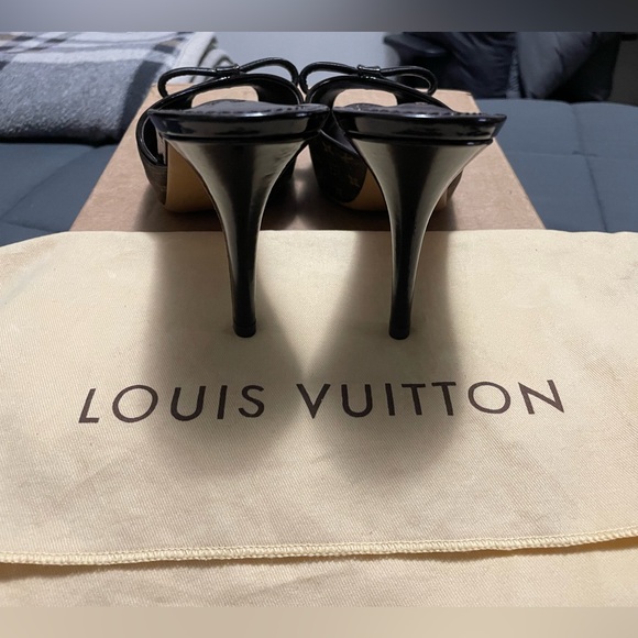 Louis Vuitton slides size 9 - Picture 3 of 7